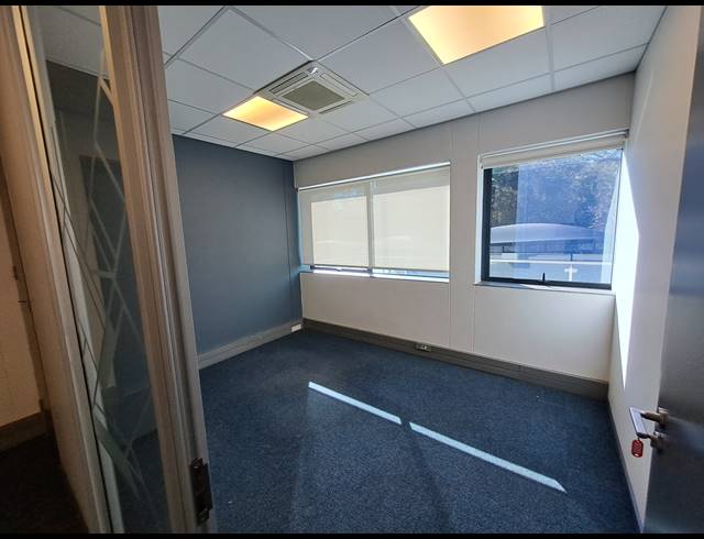 3,438M² OFFICE TO LET IN WAVERLEY